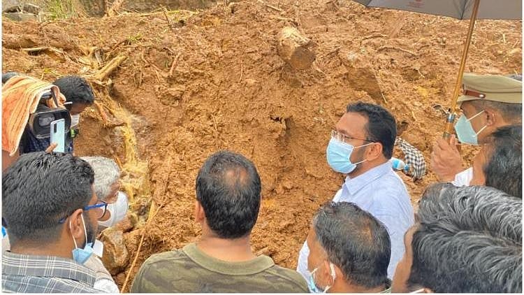 <div class="paragraphs"><p>The teams dug through the debris amid rains, they found the bodies of three children</p></div>