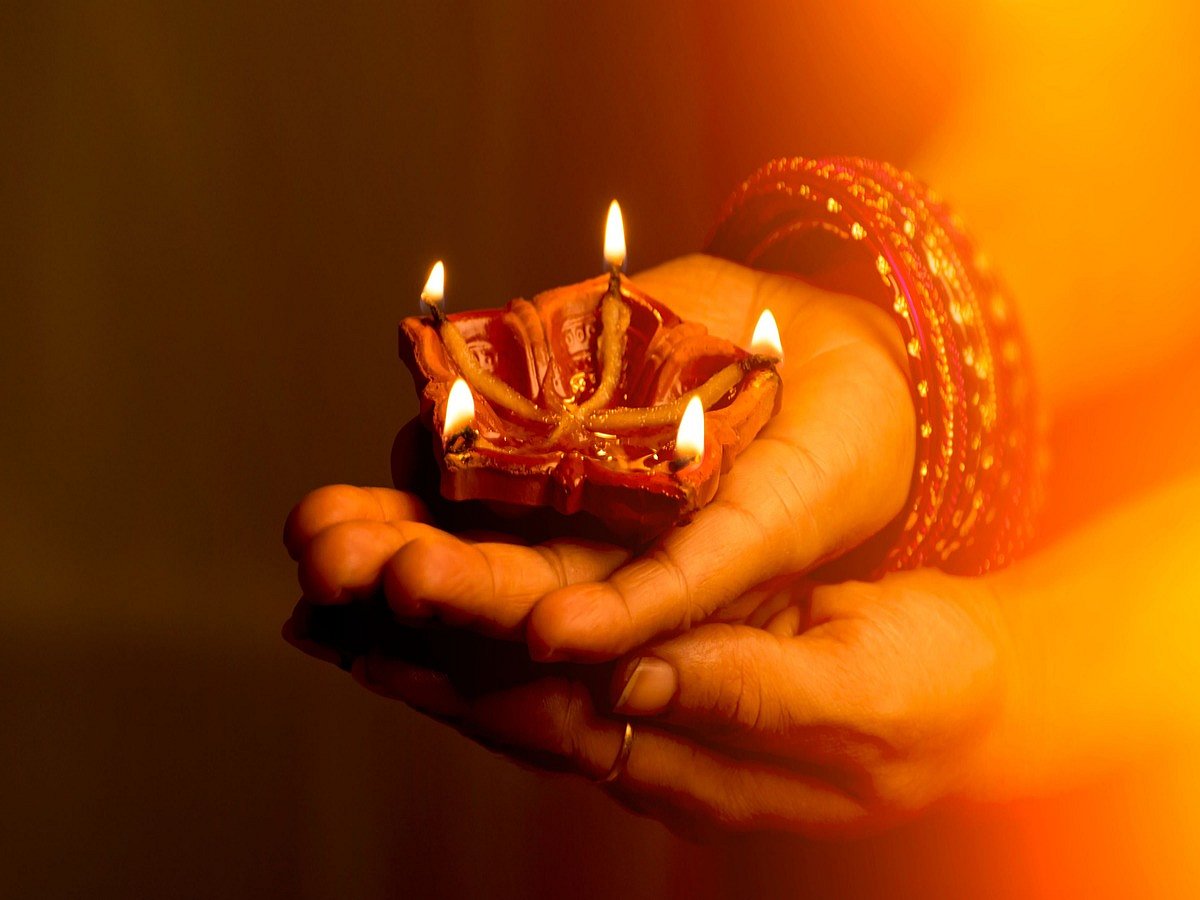 <div class="paragraphs"><p>Here's are some wishes, images quotes, greetings for Choti Diwali.</p></div>