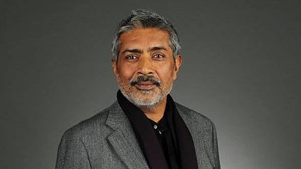 <div class="paragraphs"><p>Director Prakash Jha assaulted by Bajrang Dal members.</p></div>