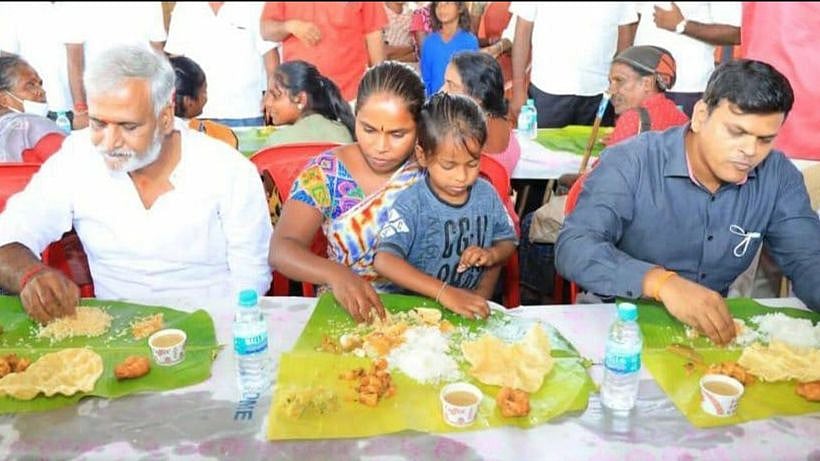 <div class="paragraphs"><p>In a viral video, Ashwini said that she and other Narikurava people had been denied free meals at a Mamallapuram temple.</p></div>