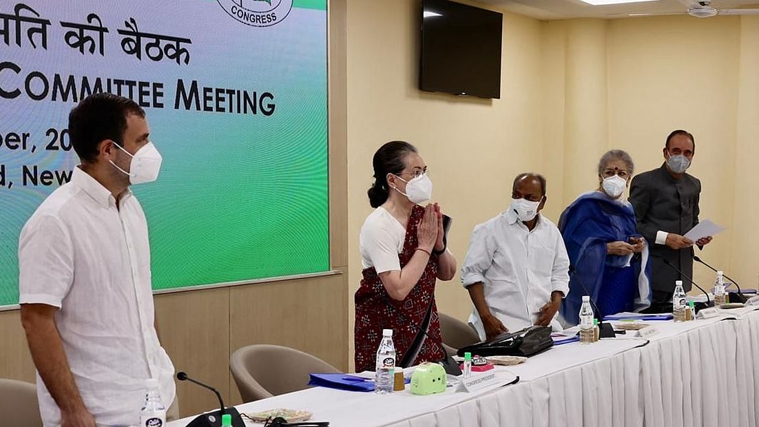 <div class="paragraphs"><p>Congress Party President (interim) Sonia Gandhi, along with party leader Rahul Gandhi, arrived at the AICC office in the national capital on Saturday, 16 October, ahead of the Congress Working Committee meeting.</p></div>