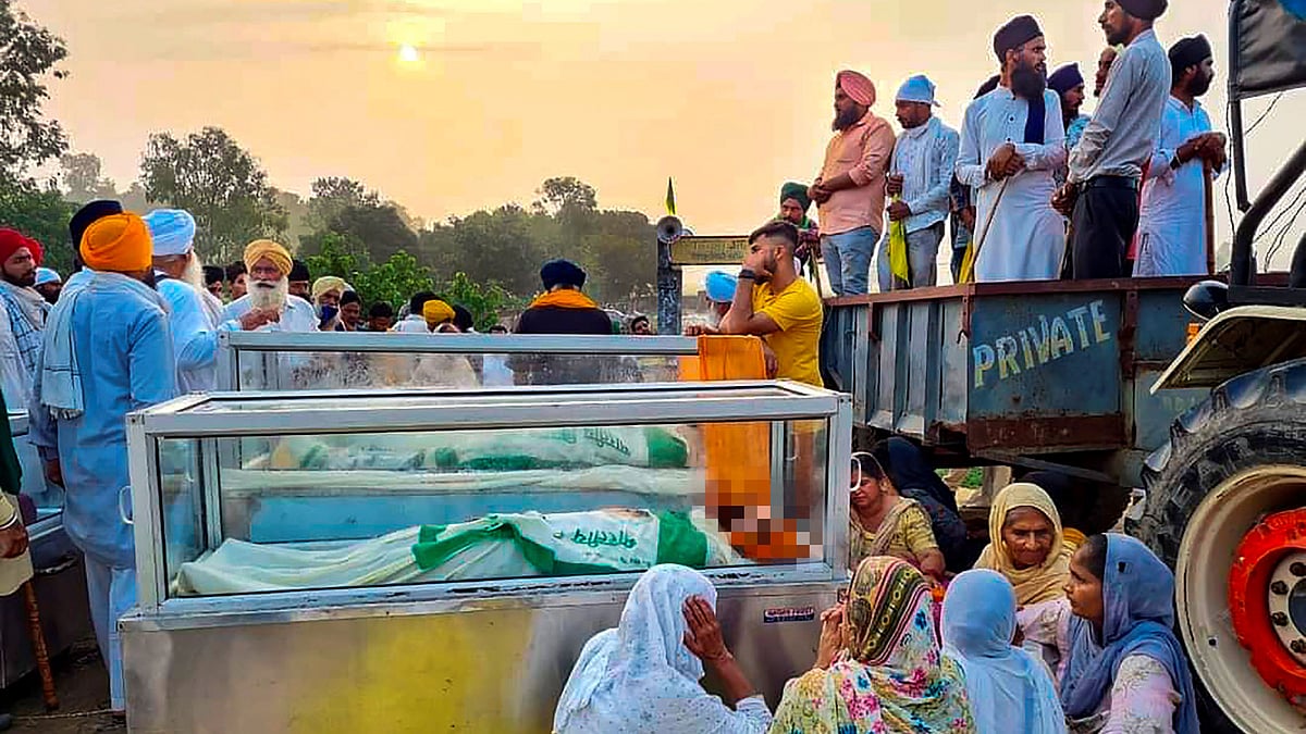 <div class="paragraphs"><p>Farmers with mortal remains of their family members who were killed in yesterdays violence in Lakhimpur Kheri.</p></div>