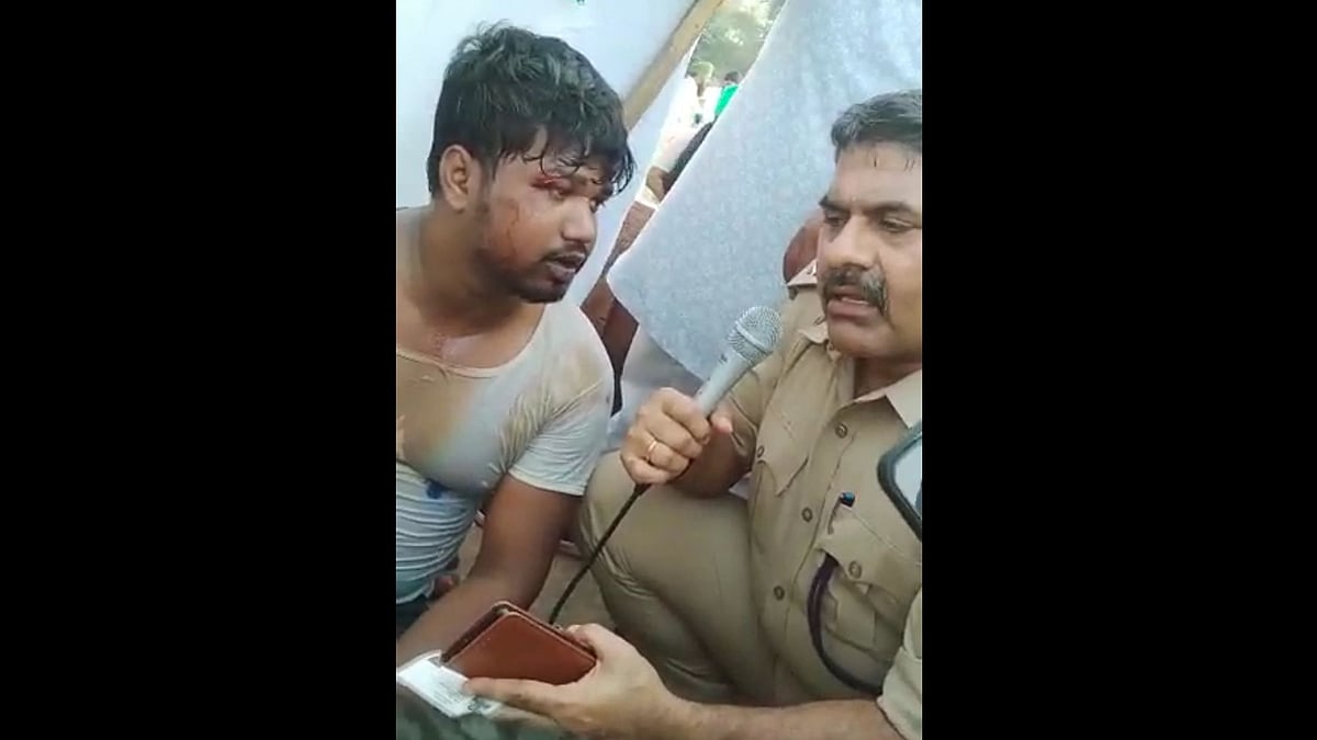 <div class="paragraphs"><p>In the video, the policeman questions the man who claims to have been sitting in the second car (Toyota Fortuner) that had five people in it.</p></div>