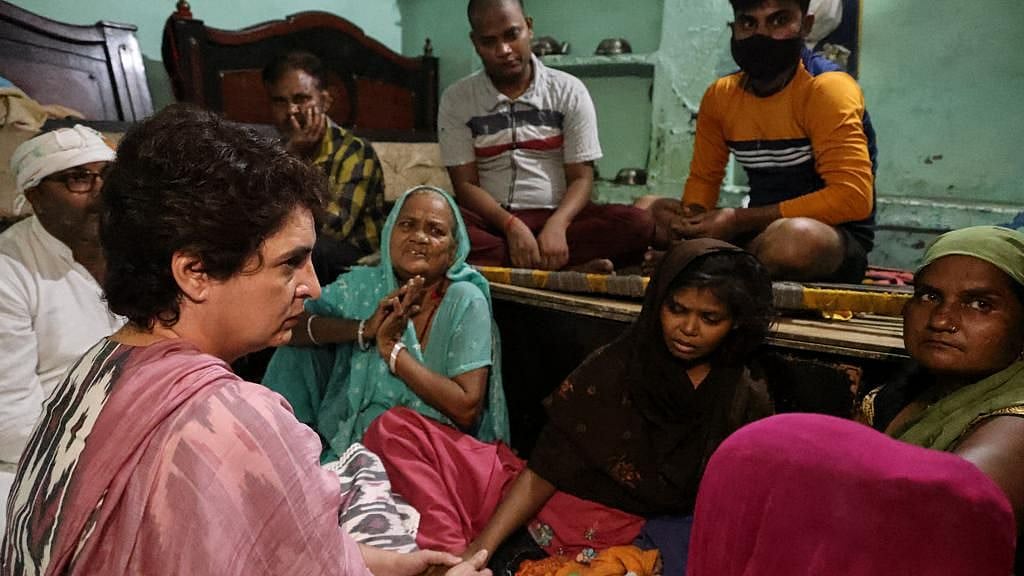 <div class="paragraphs"><p>Priyanka Gandhi on Thursday, 20 October, met the kin of deceased sanitation work Arun Kumar.</p></div>