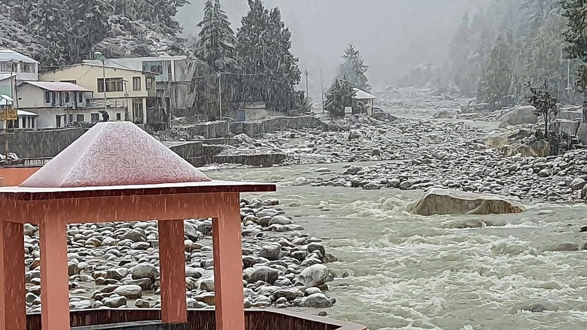 <div class="paragraphs"><p>Rains and snowfall in Uttarkashi district.</p></div>