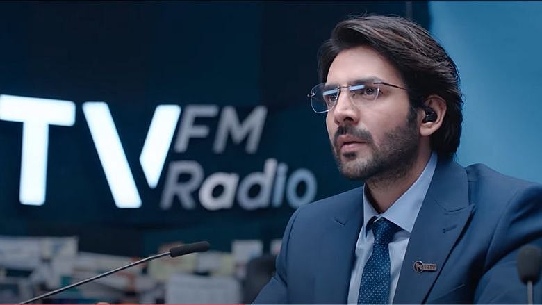 <div class="paragraphs"><p>Kartik Aaryan as journalist Arjun Mathur in&nbsp;<em>Dhamaka.</em></p></div>