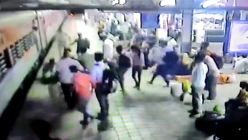 <div class="paragraphs"><p>Eight months pregnant woman saved by constable while falling from a train in Kalyan Station, Mumbai.</p></div>