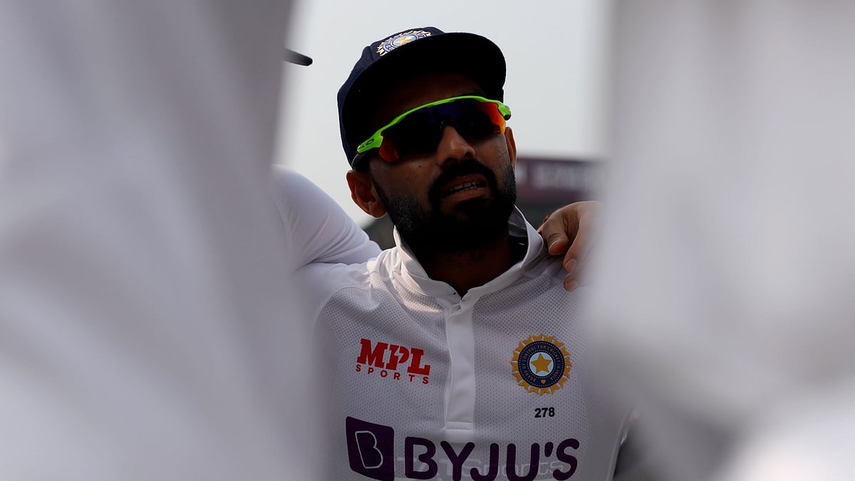 <div class="paragraphs"><p>Ajinkya Rahane speaking in the team huddle.</p></div>