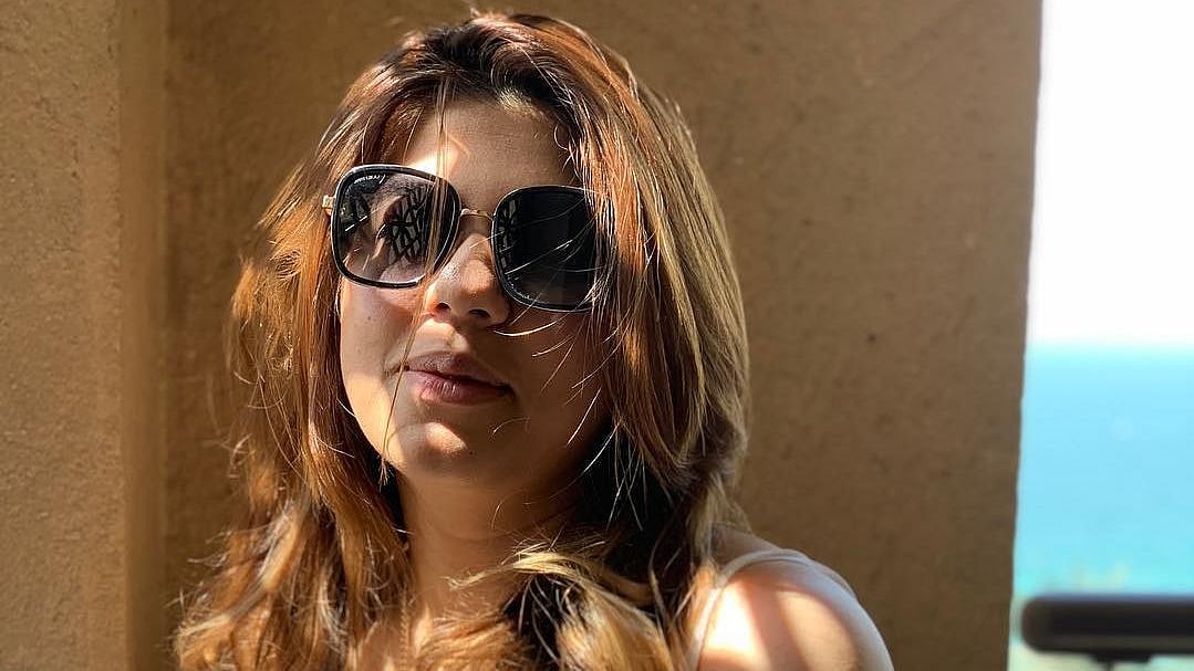 <div class="paragraphs"><p>Shah Rukh Khan's manager Pooja Dadlani has been summoned by the police.</p></div>