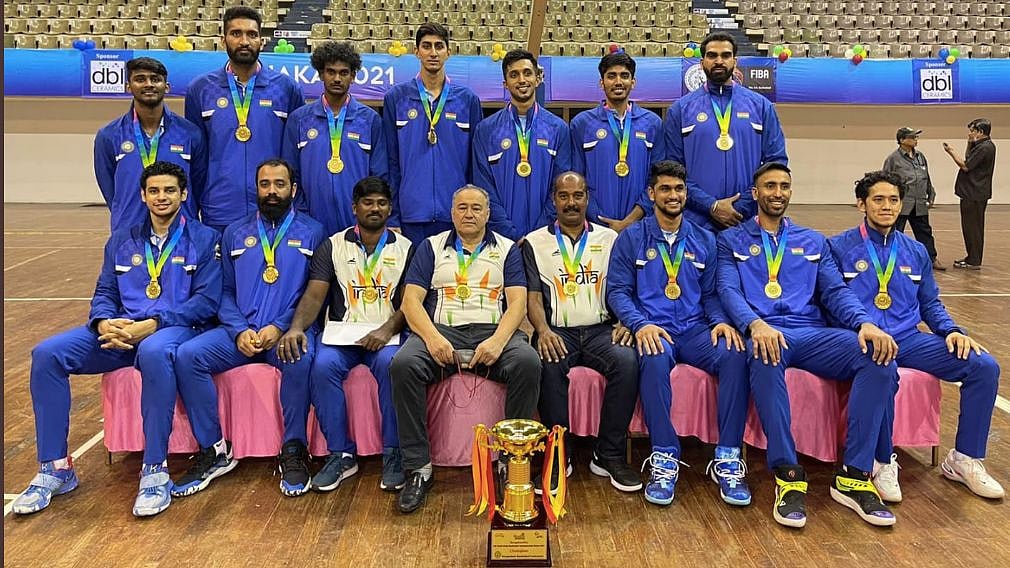 <div class="paragraphs"><p>Men's Basketball team with the SABA Trophy. </p></div>