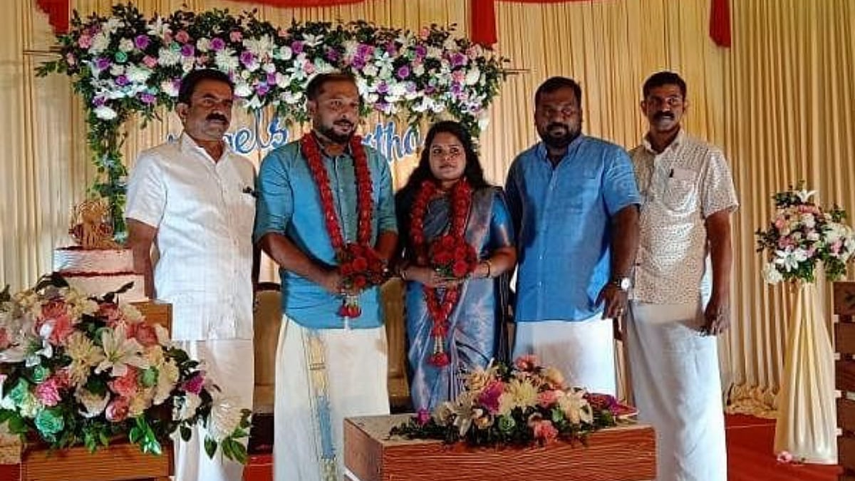 <div class="paragraphs"><p>Marx, Lenin, Ho Chi Minh attend wedding of Engels at Kerala.</p></div>