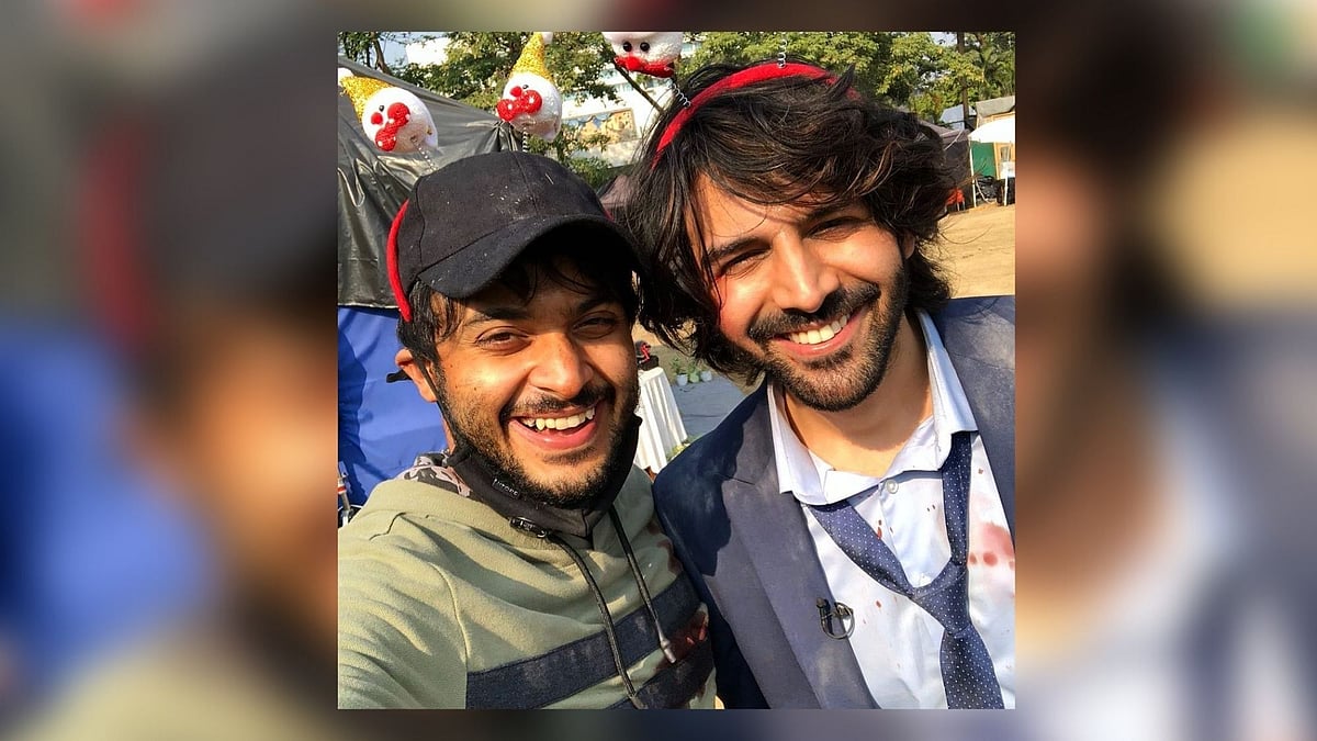 <div class="paragraphs"><p>Soham Majumdar and Kartik Aaryan on the sets of <em>Dhamaka</em>.</p></div>