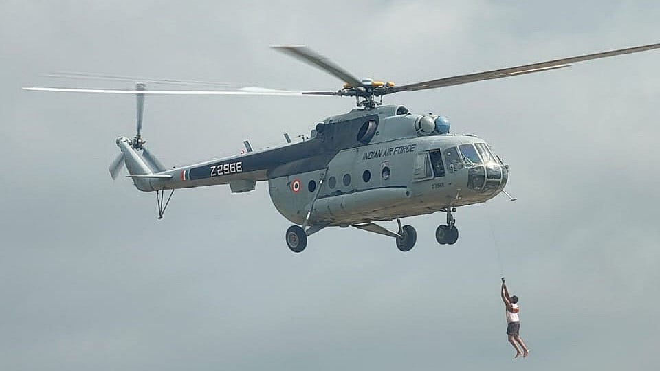 <div class="paragraphs"><p>Indian Air Force rescuing a stranded person from the rising waters of Chitravati river in Ananthapur district, Andhra Pradesh.</p></div>