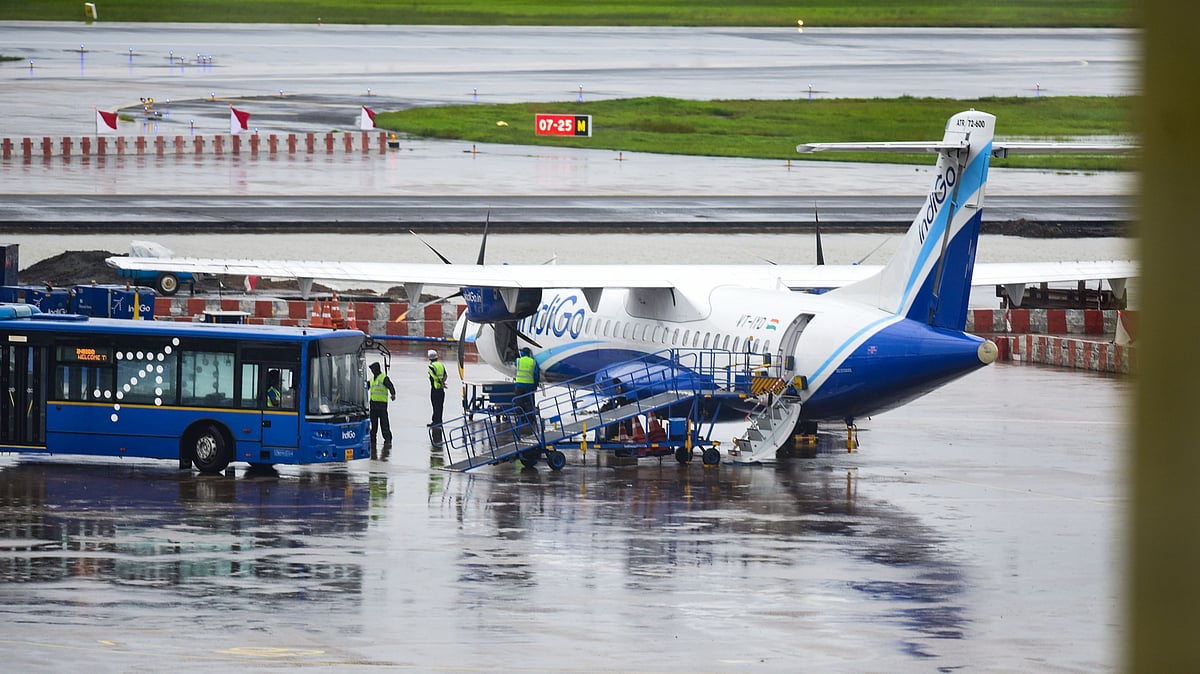 <div class="paragraphs"><p>Tamil Nadu Rain Live News: An aeroplane stands parked in the waterlogged Chennai airport as heavy rains lashed Tamil Nadu on Thursday, 11 November.</p></div>