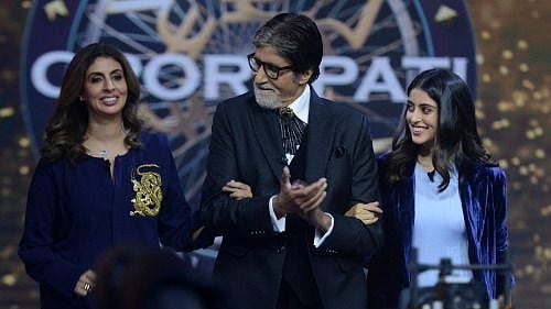 <div class="paragraphs"><p>Amitabh Bachchan with daughter Shweta Bachchan Nanda and granddaughter Navya Naveli Nanda on the sets of <em>Kaun Banega Crorepati 13.</em></p></div>