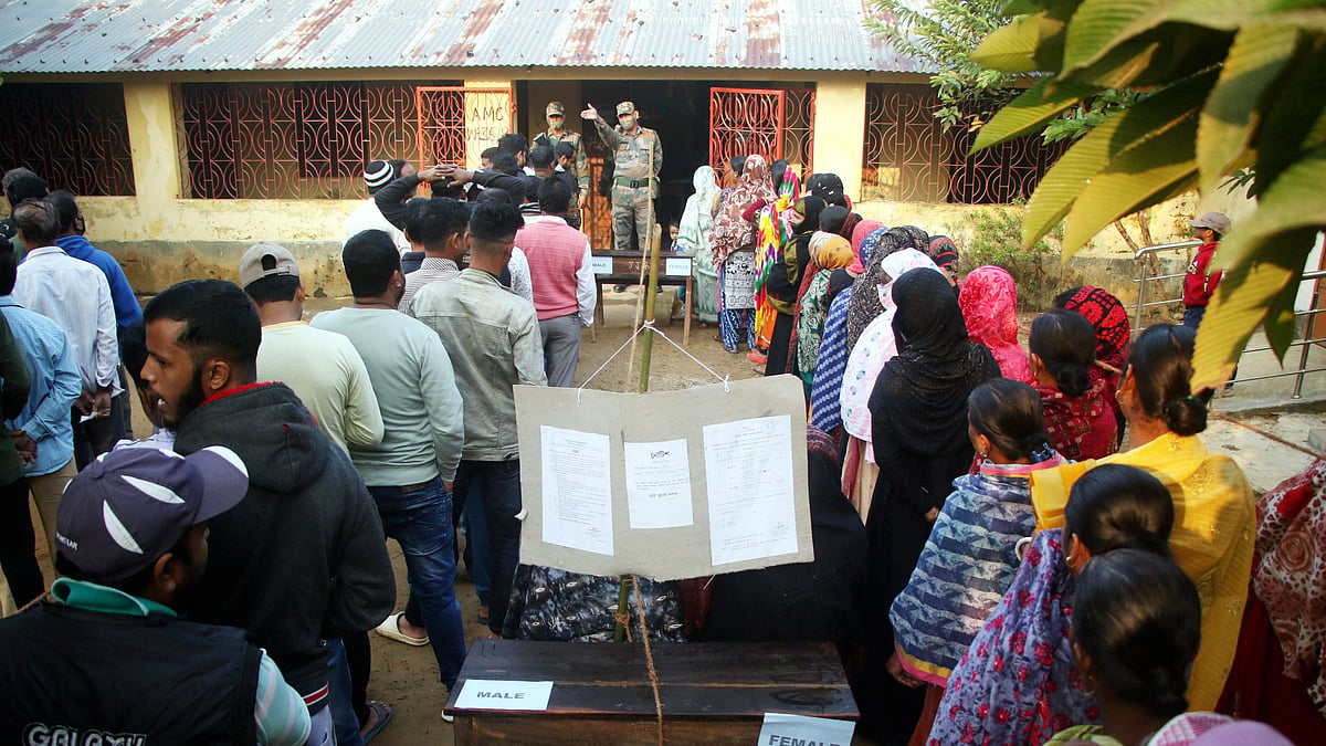<div class="paragraphs"><p>People at a polling station during the Tripura Municipal Corporation elections, in Agartala on Thursday, 25 November. </p></div>