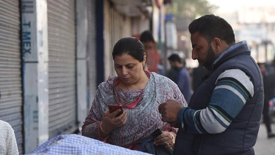 <div class="paragraphs"><p>Parts of Kashmir, according to reports, are witnessing “unofficial” intermittent Internet gags. </p></div>