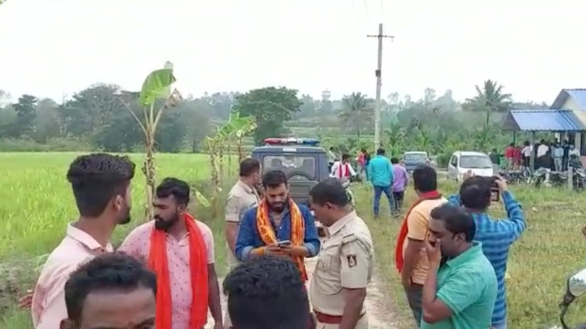 <div class="paragraphs"><p>Bajrang Dal members outside the prayer hall.</p></div>