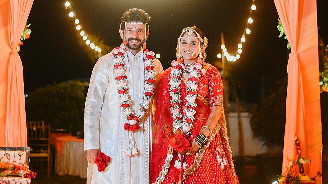 <div class="paragraphs"><p>Actor Vineet Kumar Singh marries long-time partner Ruchiraa Gormaray.</p></div>