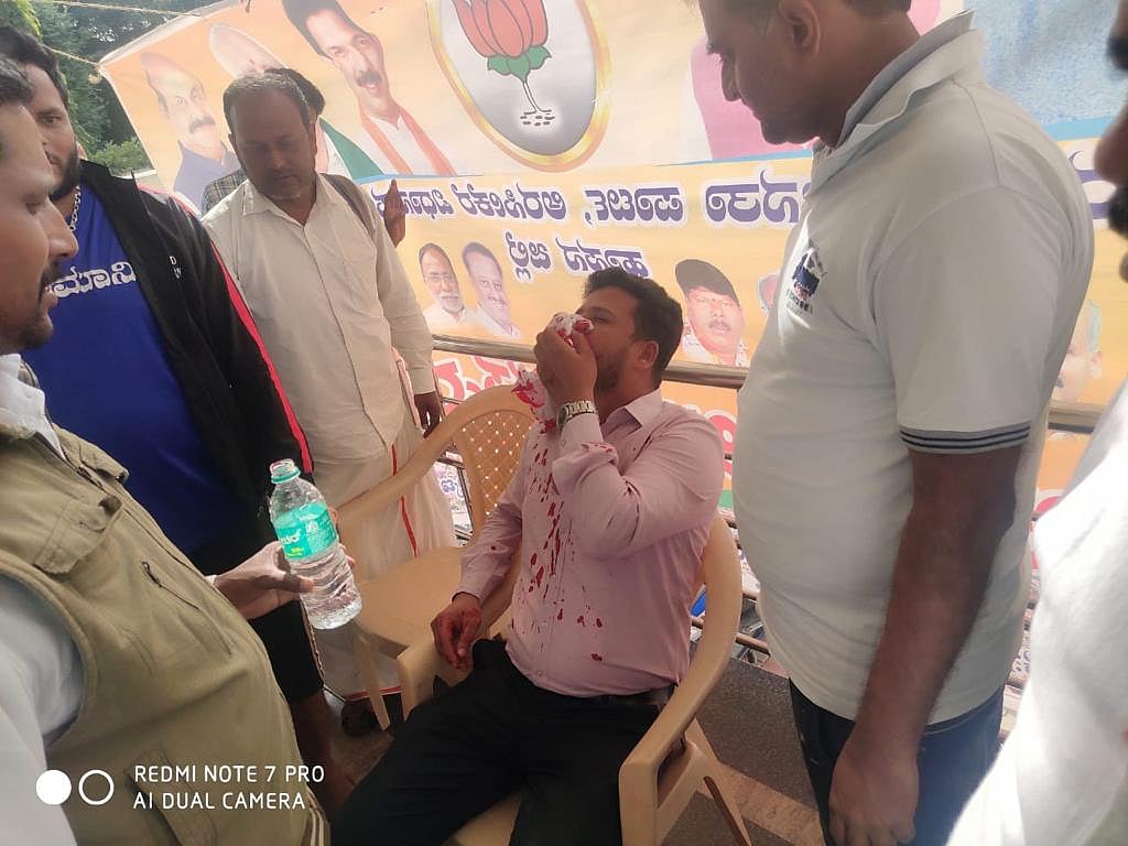 <div class="paragraphs"><p>A section of workers raised slogans when NR Santosh, former aide of BS Yediyurappa, was delivering a speech. The workers also questioned his contribution to Arsikere.</p></div>