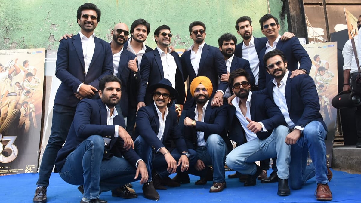 <div class="paragraphs"><p>Ranveer Singh, Harrdy Sandhu, and the rest of the cast of <em>83.</em></p></div>