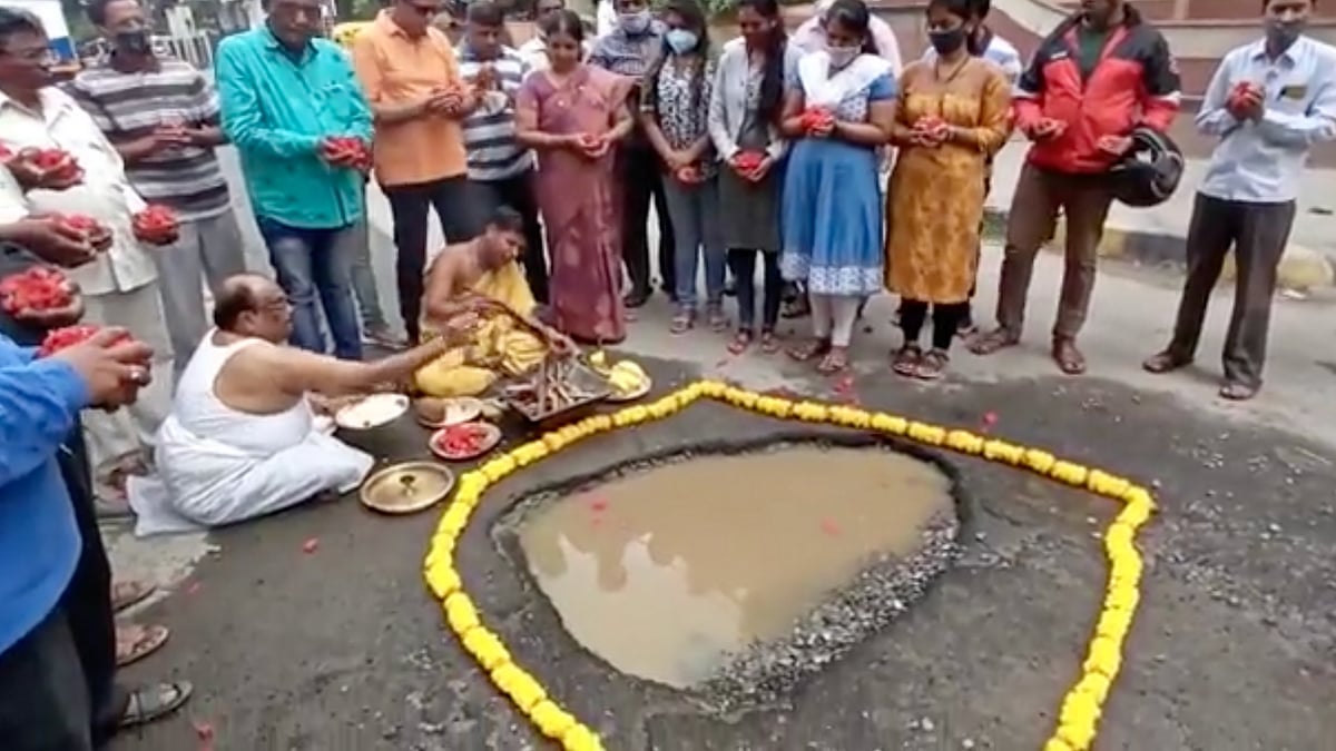 <div class="paragraphs"><p>Pothole pooja at Bangalore's Charles Campbell road.</p></div>
