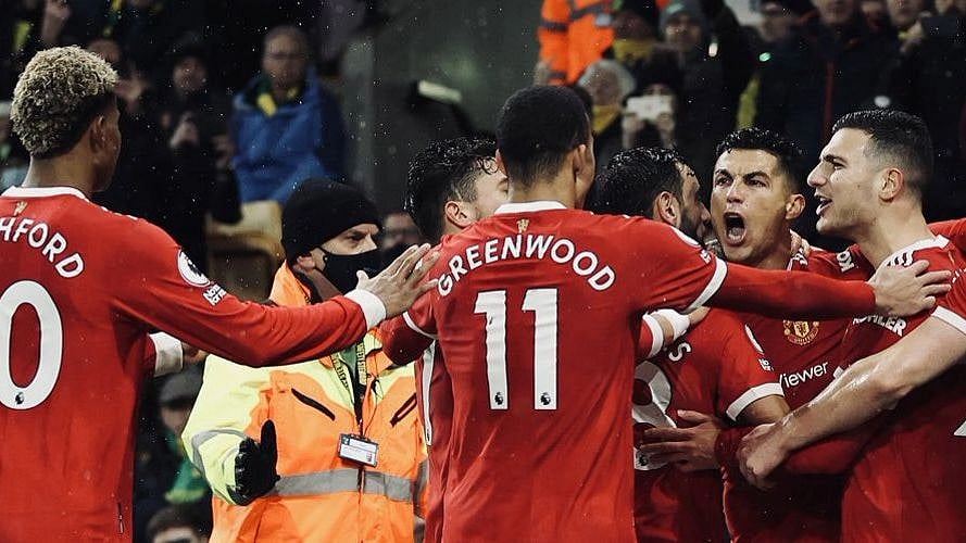<div class="paragraphs"><p>Man United celebrate Ronaldo's winner at Norwich.</p></div>