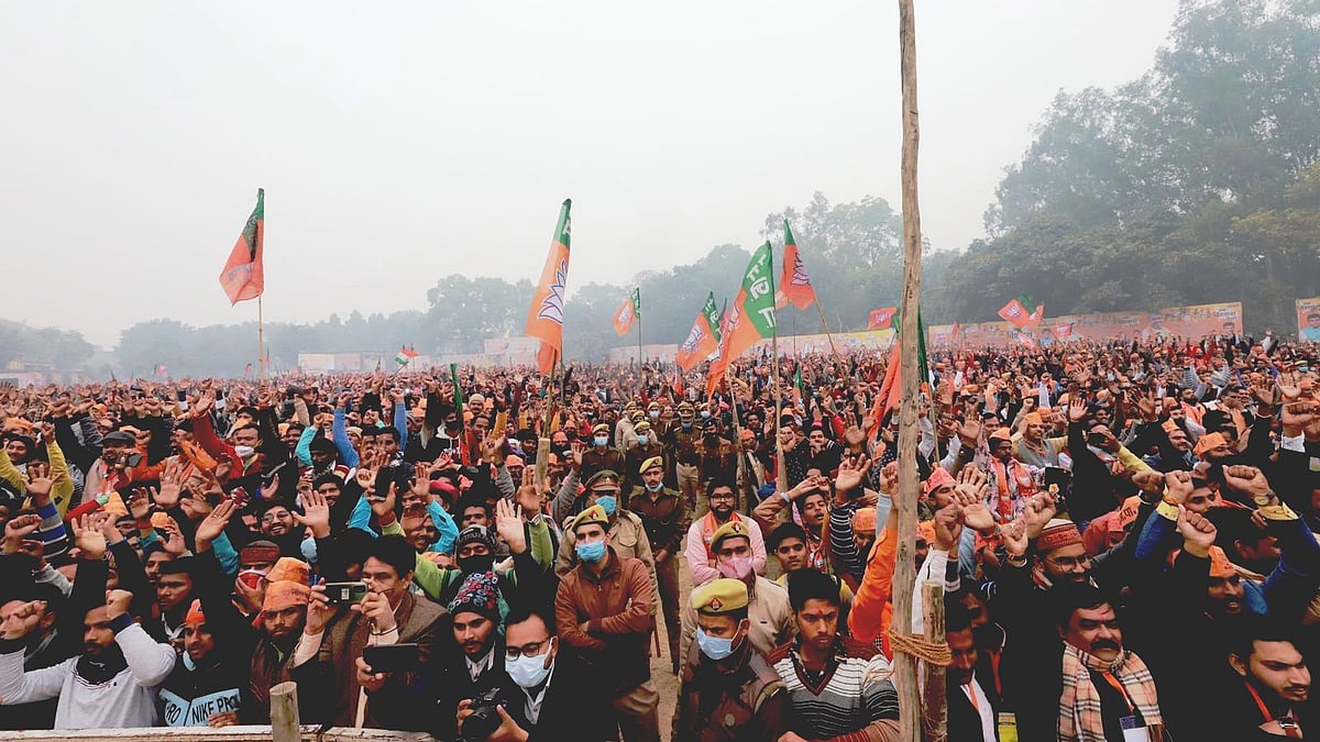 <div class="paragraphs"><p>A massive crowd at Amit Shah's rally in Uttar Pradesh.</p></div>