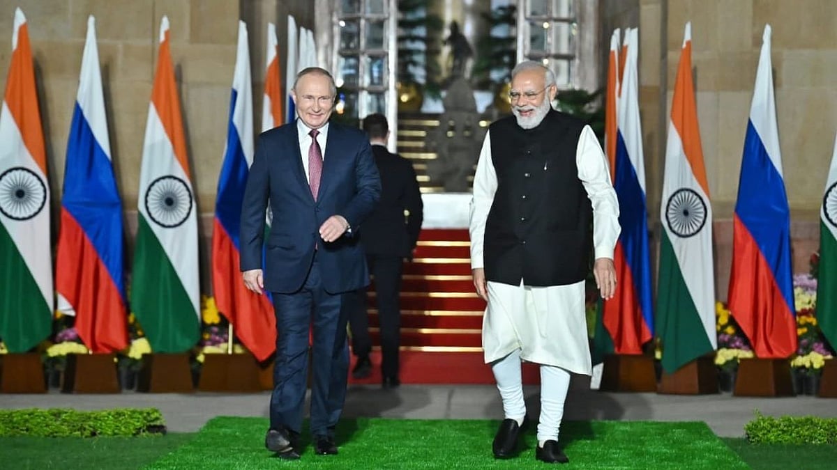 <div class="paragraphs"><p>Russian President Vladimir Putin landed in India on Monday, 6 December, and was received by Prime Minister Narendra Modi at the Hyderabad House in Delhi.</p></div>