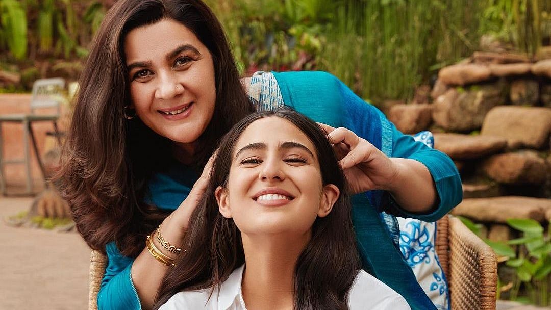 <div class="paragraphs"><p>Sara Ali Khan with her mother Amrita Singh.</p></div>