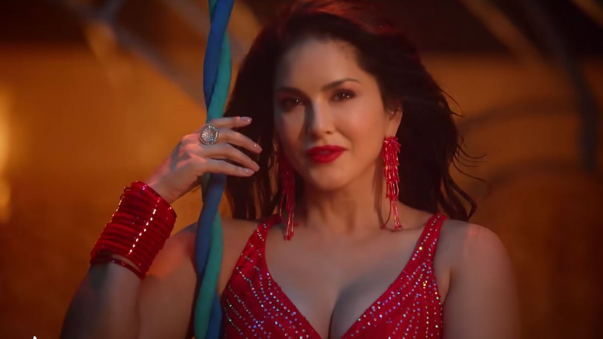 <div class="paragraphs"><p>Sunny Leone performs to<em> Madhuban Mein Radhika Nache</em>.</p></div>