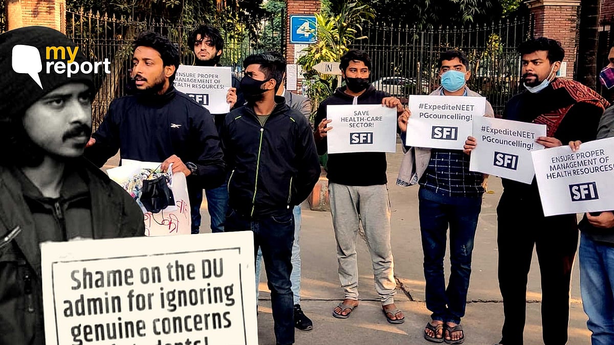 <div class="paragraphs"><p>Students from Delhi University and Delhi Technological University stage a protest in solidarity with the doctors. </p></div>