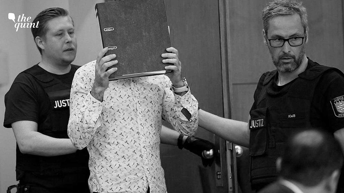 <div class="paragraphs"><p>Taha Al-J., hiding his face with a folder, in a court in Frankfurt. </p></div>