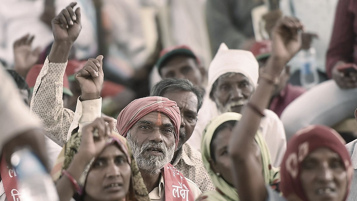 <div class="paragraphs"><p>Farmers shout slogans during a Kisan Mahapanchayat to mark one year of the farmers' agitation, in Mumbai, Sunday, 28 November.</p></div>