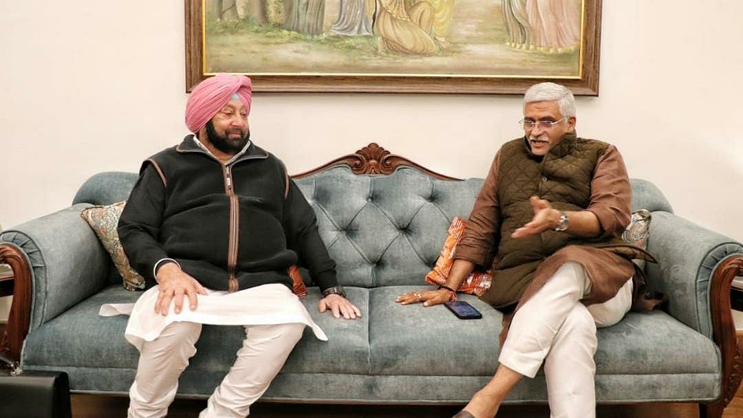 <div class="paragraphs"><p>Following talks between Punjab Bharatiya Janata Party (BJP) incharge Gajendra Singh Shekhawat and Captain Amarinder Singh, the BJP and Punjab Lok Congress on Friday, 17 December, confirmed their political alliance ahead of the 2022 Assembly elections.</p><p><br></p></div>