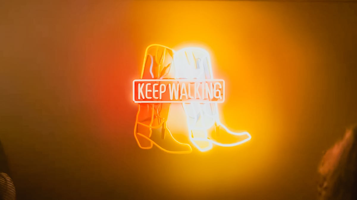 <div class="paragraphs"><p>Keep Walking</p></div>