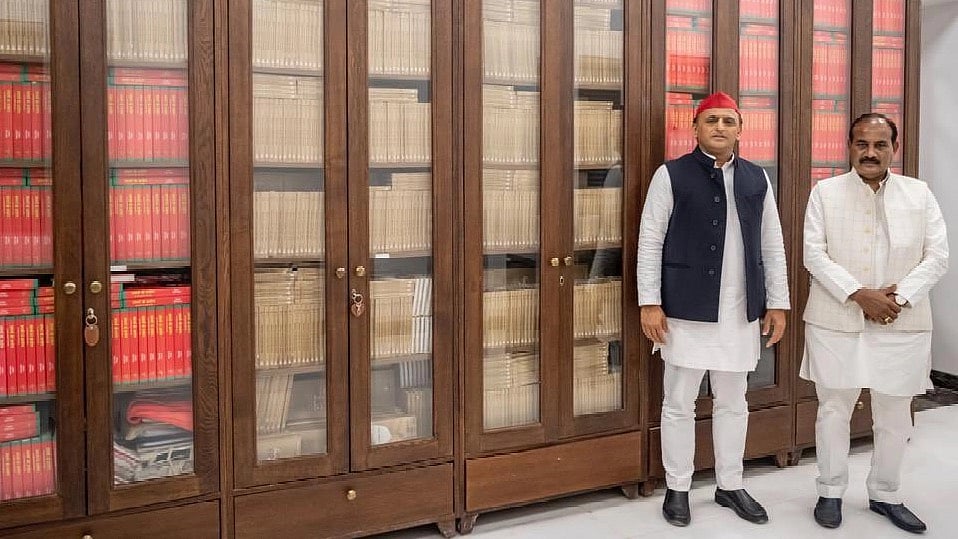 <div class="paragraphs"><p>Akhilesh Yadav and Dara Singh Chauhan. </p></div>
