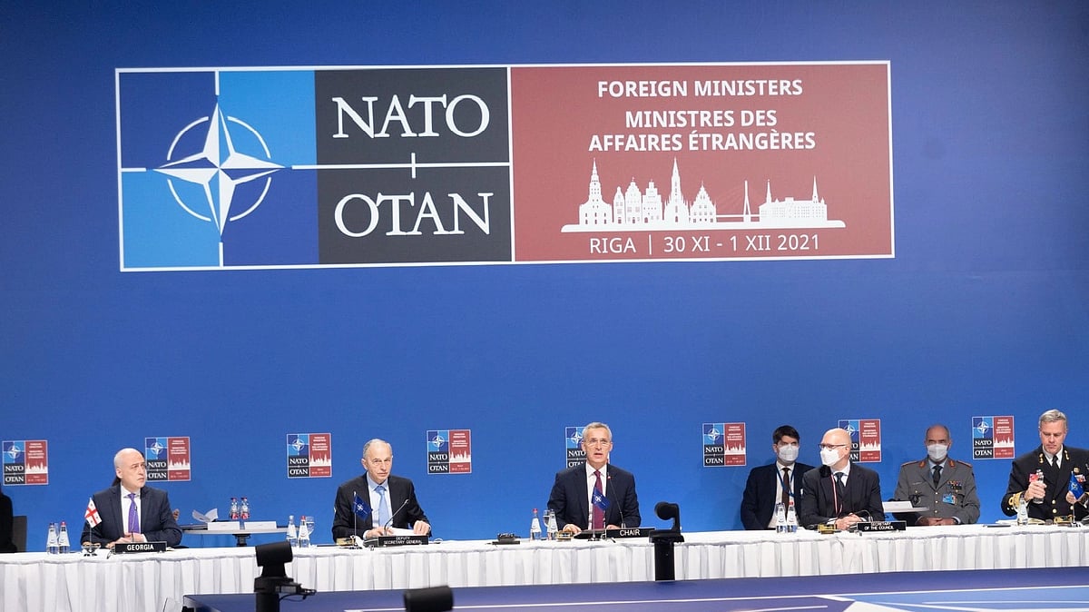 <div class="paragraphs"><p>Meeting of NATO foreign ministers. </p></div>