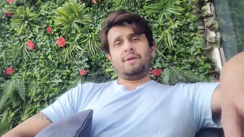 <div class="paragraphs"><p>Sonu Nigam speaks about actors not fighting for singers.</p></div>