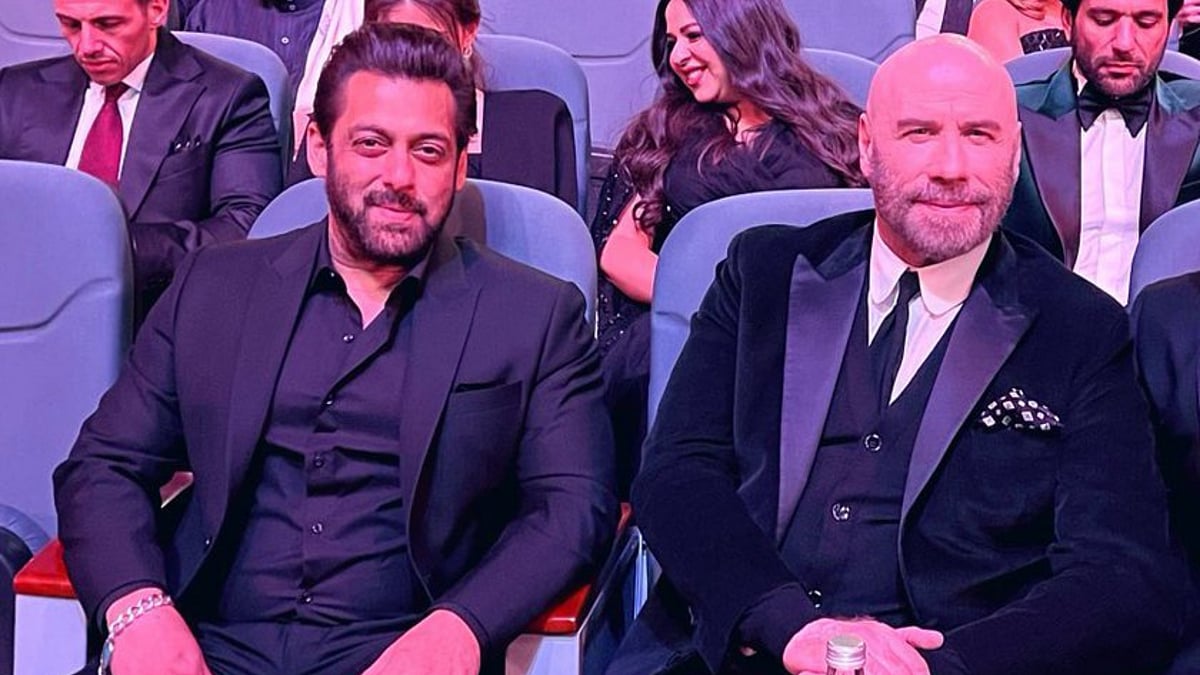 <div class="paragraphs"><p>Salman Khan with John Travolta</p></div>