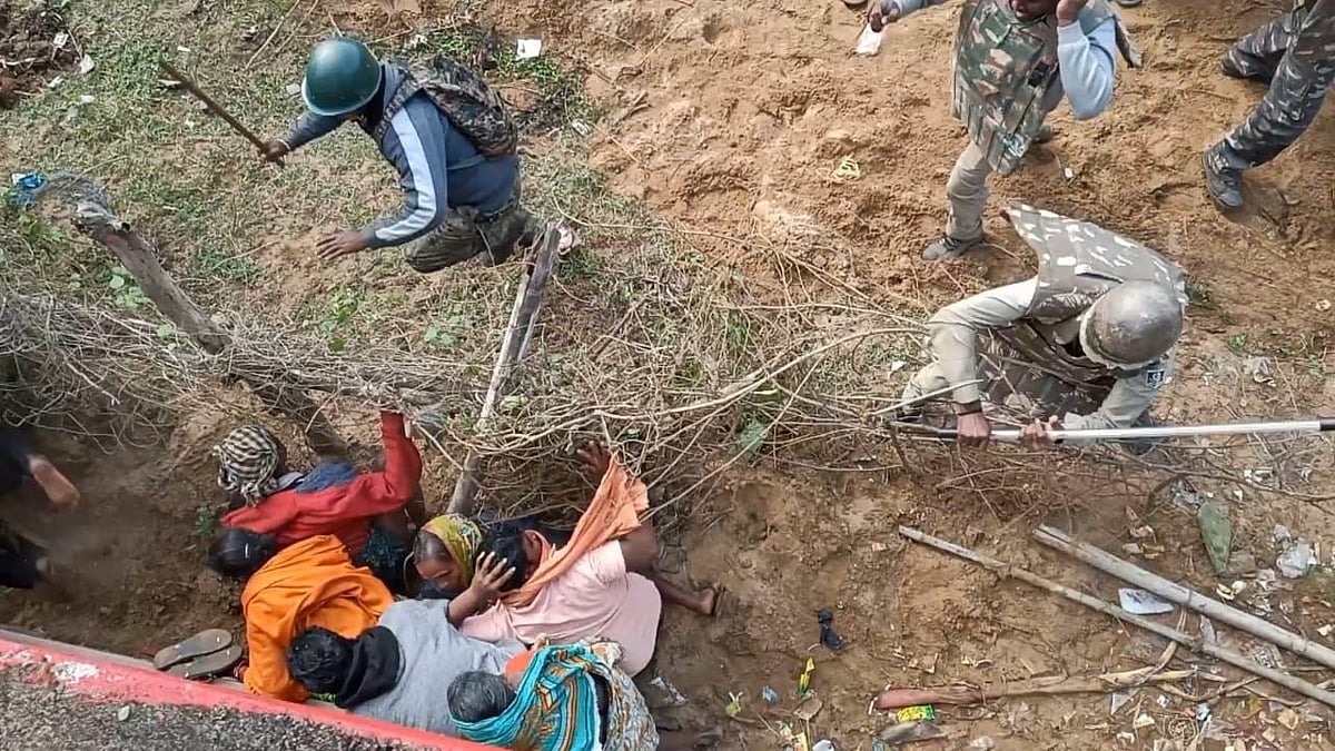 <div class="paragraphs"><p>On 14 January, police personnel allegedly baton-charged protesting villagers to disperse them, and around 40 protesters – including women and children – were injured. </p></div>