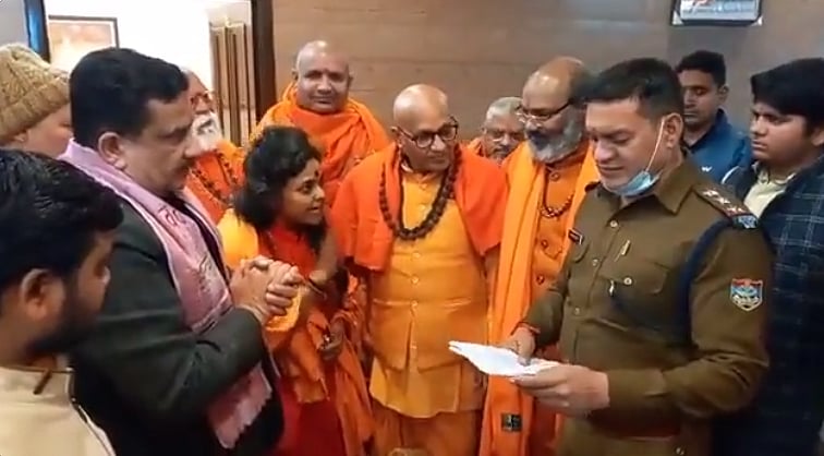 <div class="paragraphs"><p>Wasim Rizvi (Jitendra Tyagi), Sadhvi Annapurna and&nbsp;Yati Narasimhanand at Haridwar Police station earlier to file their own police complaint.</p></div>