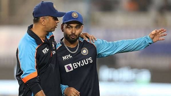 <div class="paragraphs"><p>Rishabh Pant and Rahul Dravid during a training session</p></div>