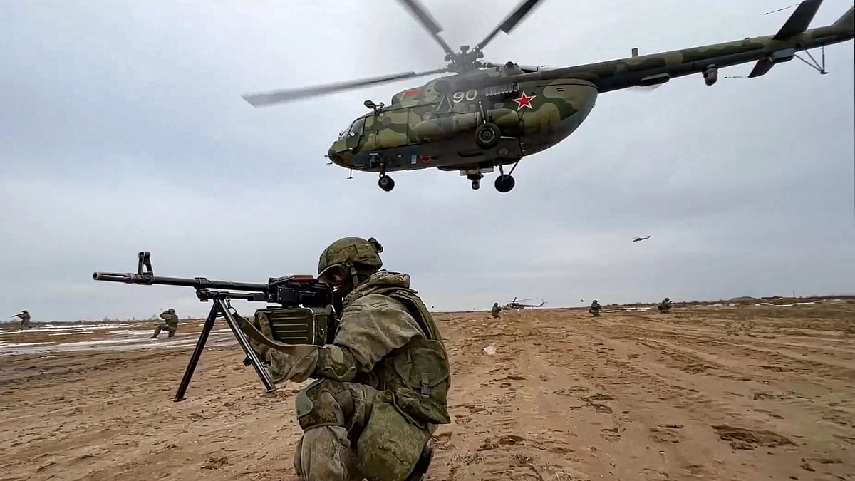 <div class="paragraphs"><p>Russian marines take their position during the Union Courage-2022 Russia-Belarus military drills at the Obuz-Lesnovsky training ground in Belarus. </p></div>