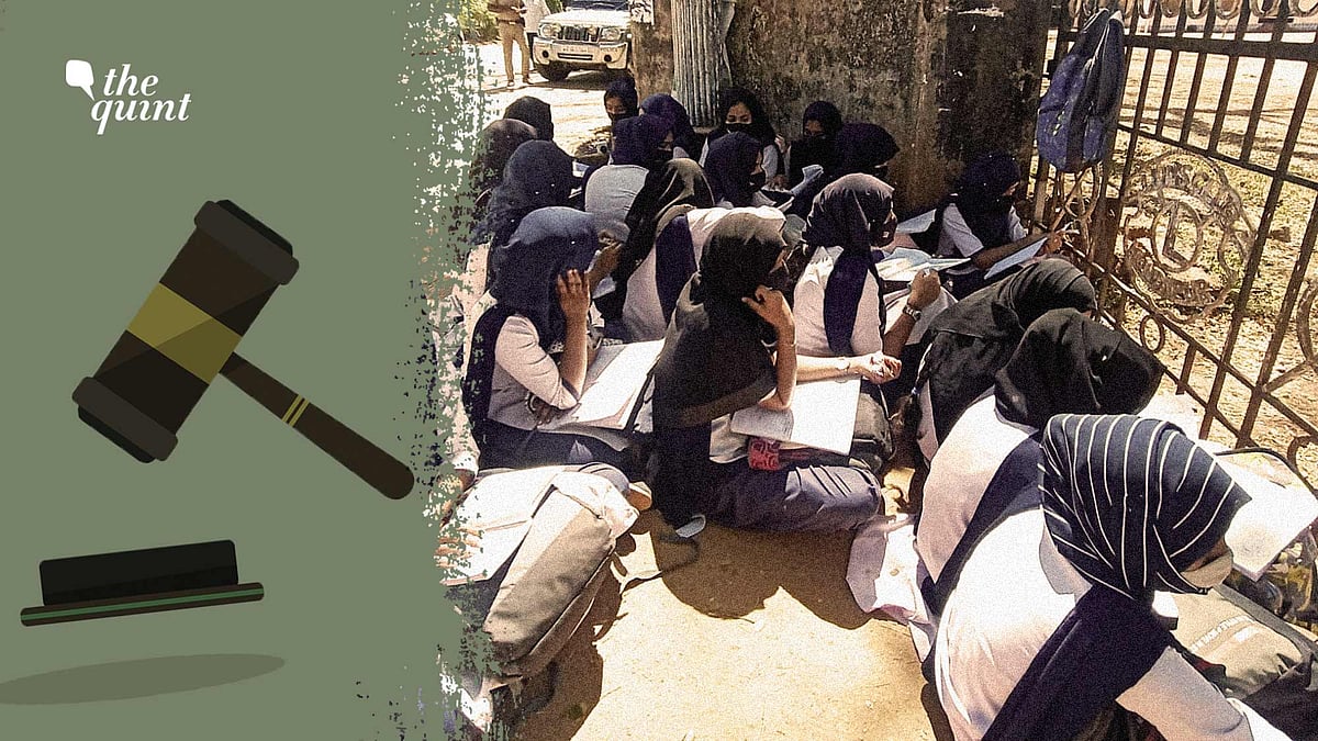 <div class="paragraphs"><p>Muslim girls protesting their college's refusal to let them attend classes wearing hijabs.</p></div>