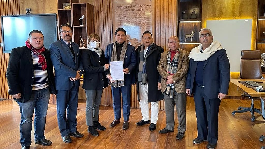 <div class="paragraphs"><p>In a major political development in Meghalaya, the Congress Legislature Party (CLP) on Tuesday decided to join the ruling coalition government, the Meghalaya Democratic Alliance (MDA).</p></div>