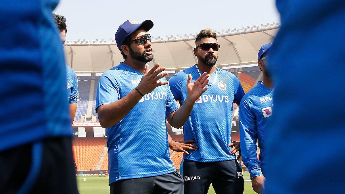 <div class="paragraphs"><p>Rohit Sharma talking to his team in the huddle&nbsp;</p></div>