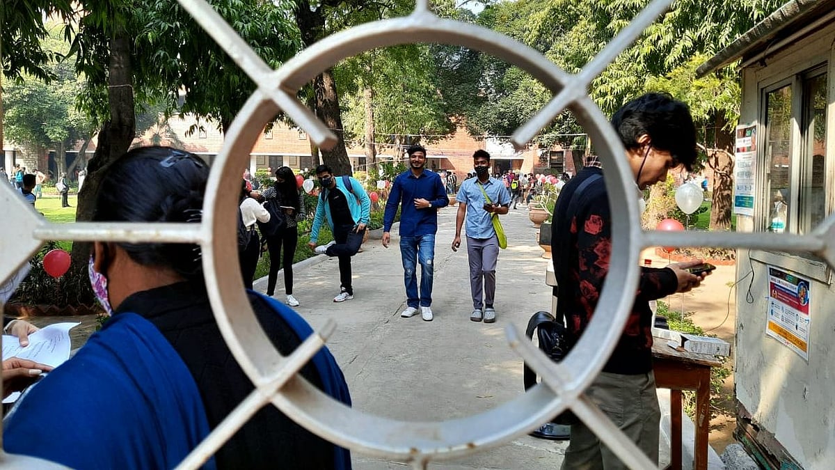 <div class="paragraphs"><p>Delhi University, which has had its doors shut for nearly two years since the beginning of the COVID-19 pandemic, welcomed its undergraduate and postgraduate students on Thursday ,17 February.</p></div>