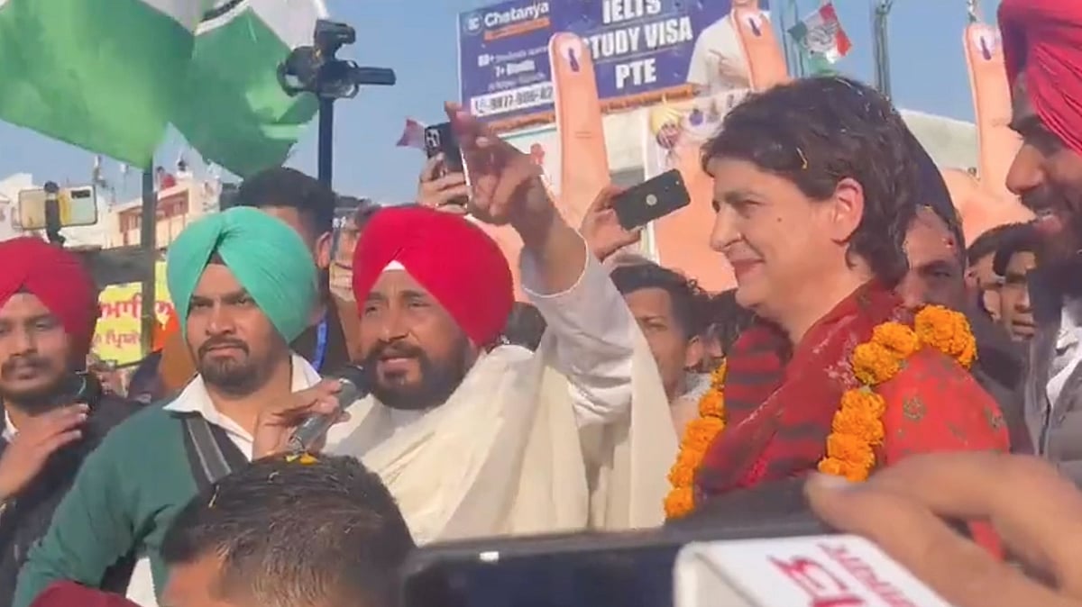 <div class="paragraphs"><p>Congress general secretary <a href="https://www.thequint.com/topic/priyanka-gandhi">Priyanka Gandhi Vadra</a> was next to CM Charanjit Singh Channi when he made the comment. </p></div>