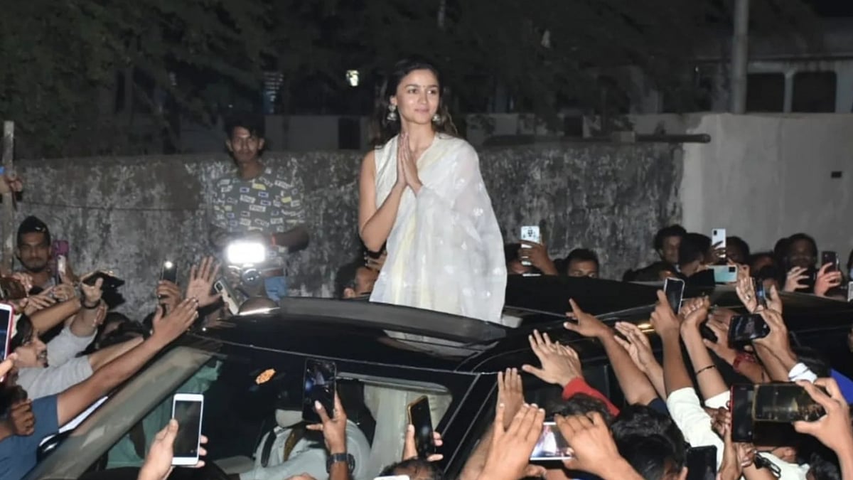 <div class="paragraphs"><p>Alia Bhatt at Bandra's Gaiety Galaxy.</p></div>